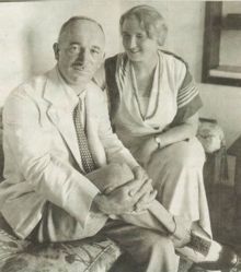 http://upload.wikimedia.org/wikipedia/commons/thumb/b/be/Edvard_Benes_with_his_wife_in_1934.jpg/220px-Edvard_Benes_with_his_wife_in_1934.jpg